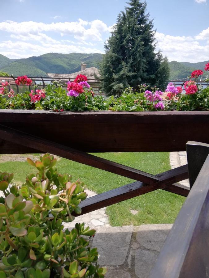 Trifon Zarezan Family Hotel Glavatartsi Extérieur photo