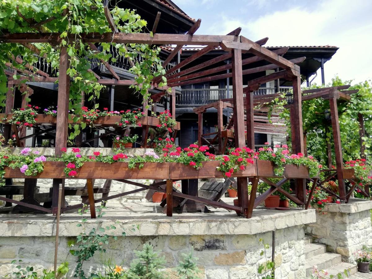 Trifon Zarezan Family Hotel Glavatartsi Extérieur photo