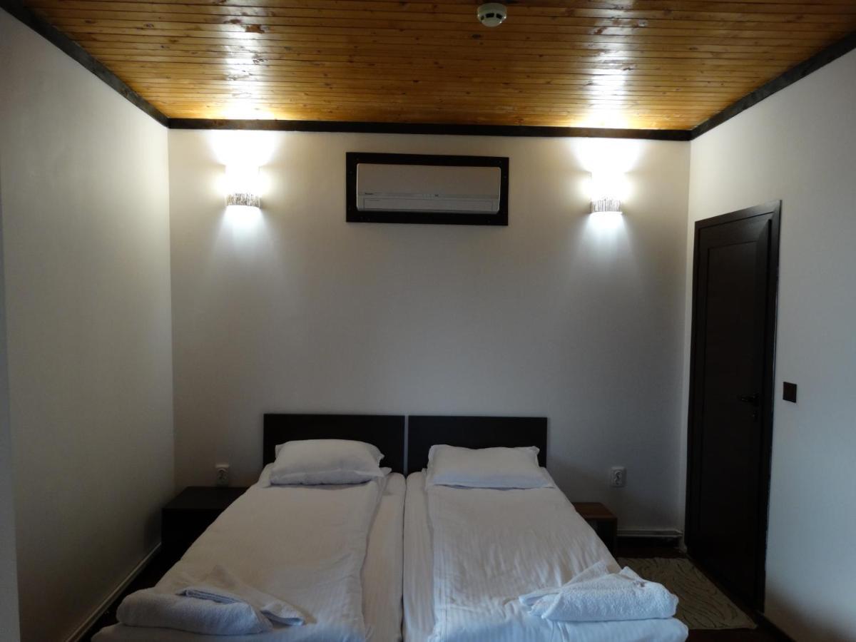 Trifon Zarezan Family Hotel Glavatartsi Extérieur photo