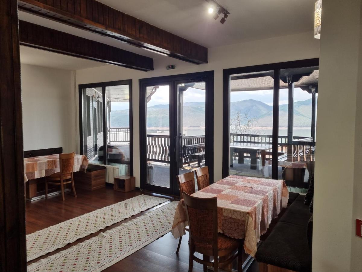 Trifon Zarezan Family Hotel Glavatartsi Extérieur photo