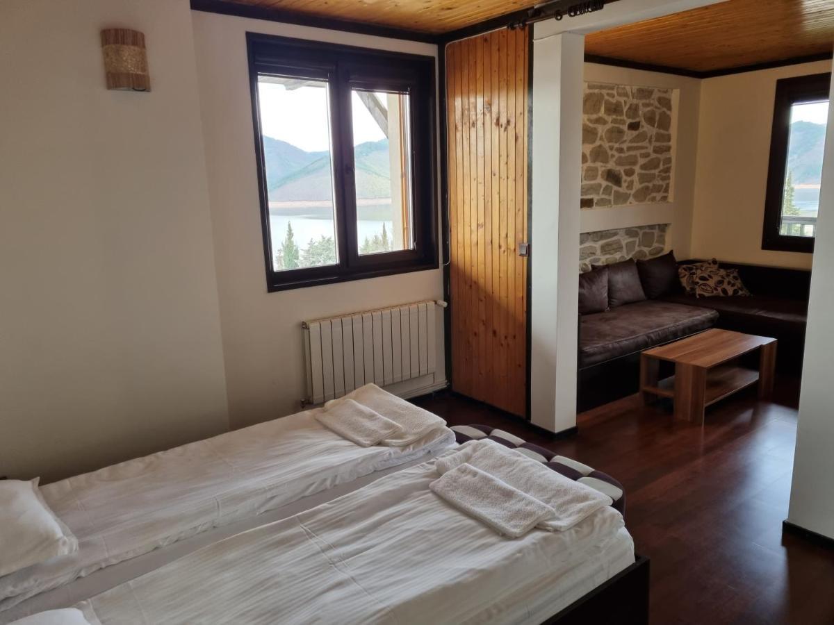 Trifon Zarezan Family Hotel Glavatartsi Extérieur photo