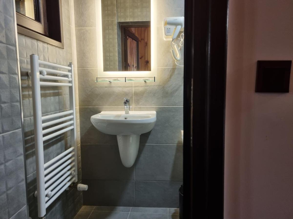 Trifon Zarezan Family Hotel Glavatartsi Extérieur photo