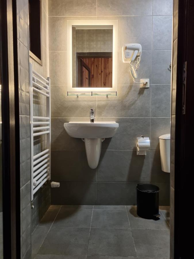 Trifon Zarezan Family Hotel Glavatartsi Extérieur photo